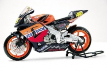 images/productimages/small/Honda RC 211V ref.nr.16274 Guilyo 1;10 nw.origineel.jpg